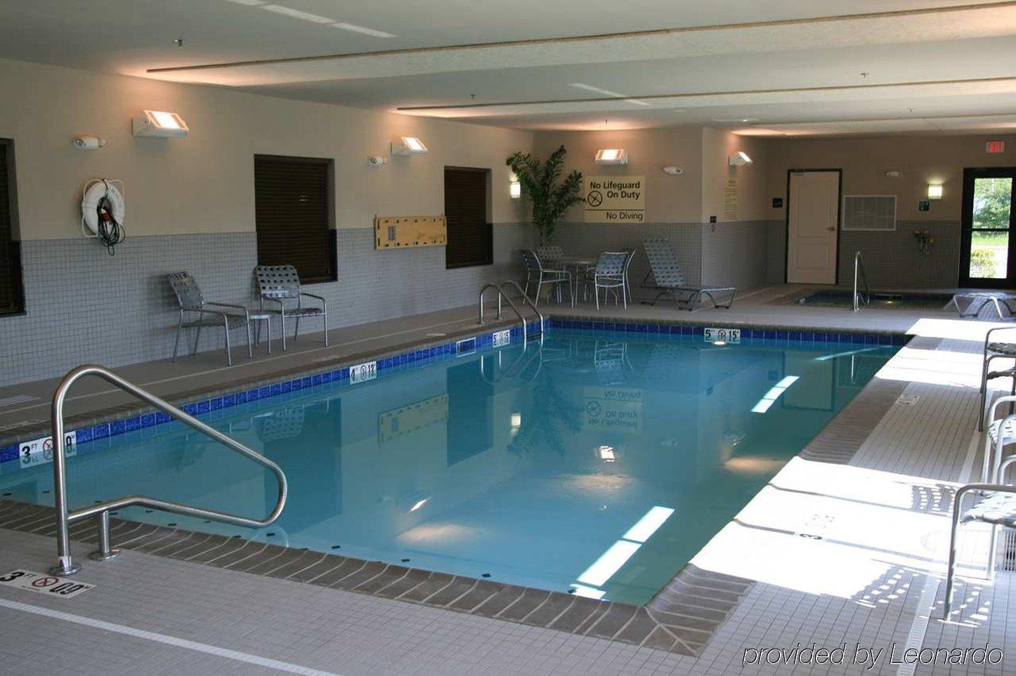 Hampton Inn Defiance Facilități foto